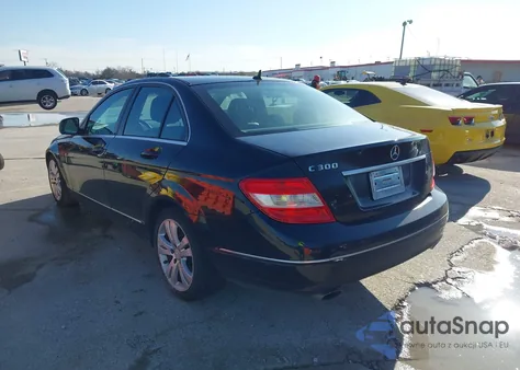 2008 Mercedes-Benz C 300 Luxury/Sport z USA, uszkodzony, nr VIN WDDGF54X28F171008